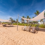 Estruturas instaladas na faixa de areia da represa